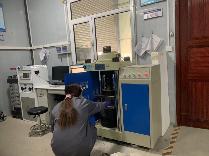 砼抗壓試驗(yàn)