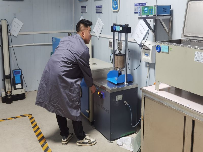 無側(cè)限抗壓強度試驗