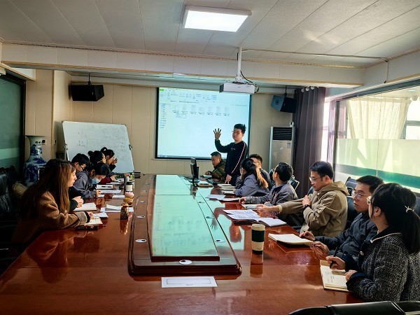 深化理論學(xué)習(xí)，淬煉實踐能力