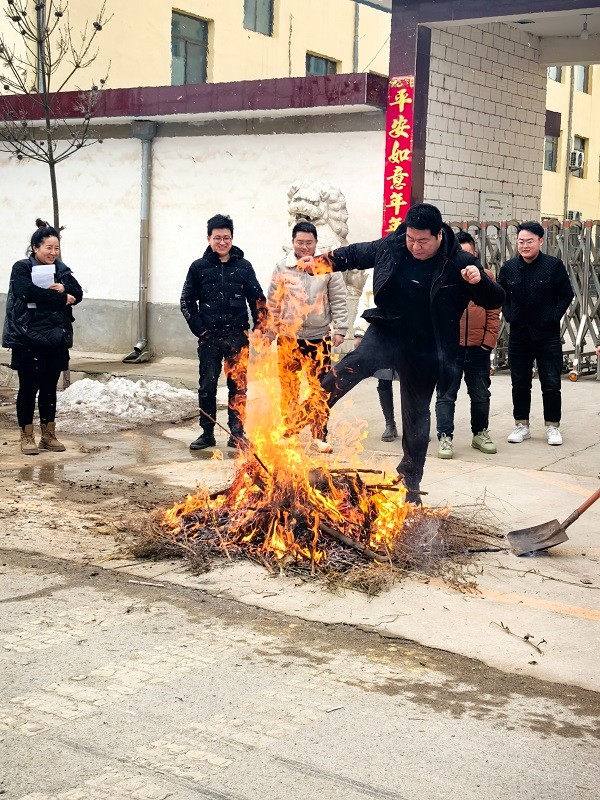 燎疳活動——傳承文化，凝聚團(tuán)隊(duì)力量
