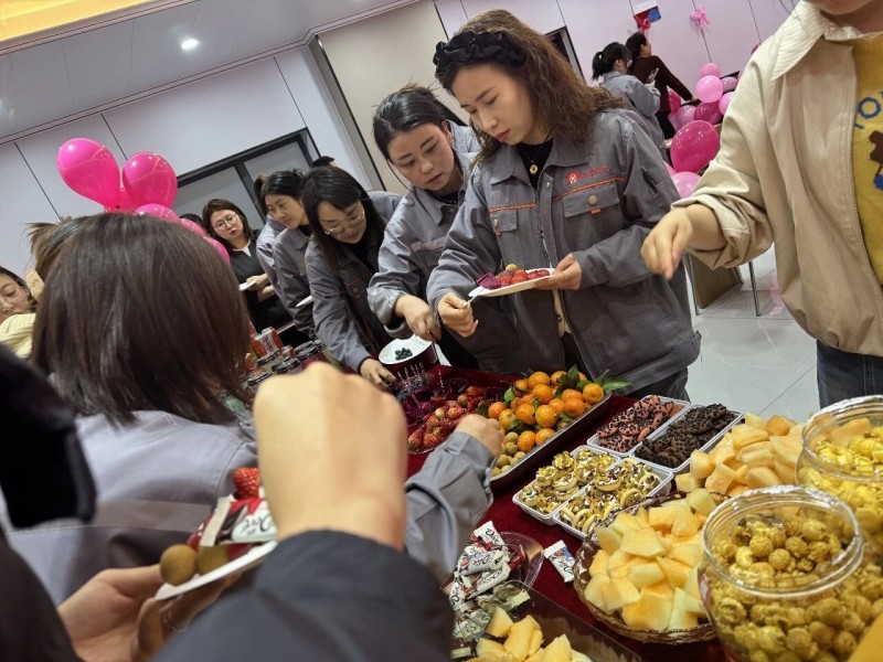 恒達(dá)檢測(cè)、信合設(shè)計(jì)聯(lián)合舉辦 “巾幗心向黨·奮進(jìn)新征程” “三八”國(guó)際勞動(dòng)?jì)D女節(jié)主題觀影活動(dòng)